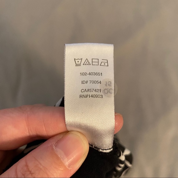 LOFT fern black and white patterned sleeveless blouse - Picture 4 of 5